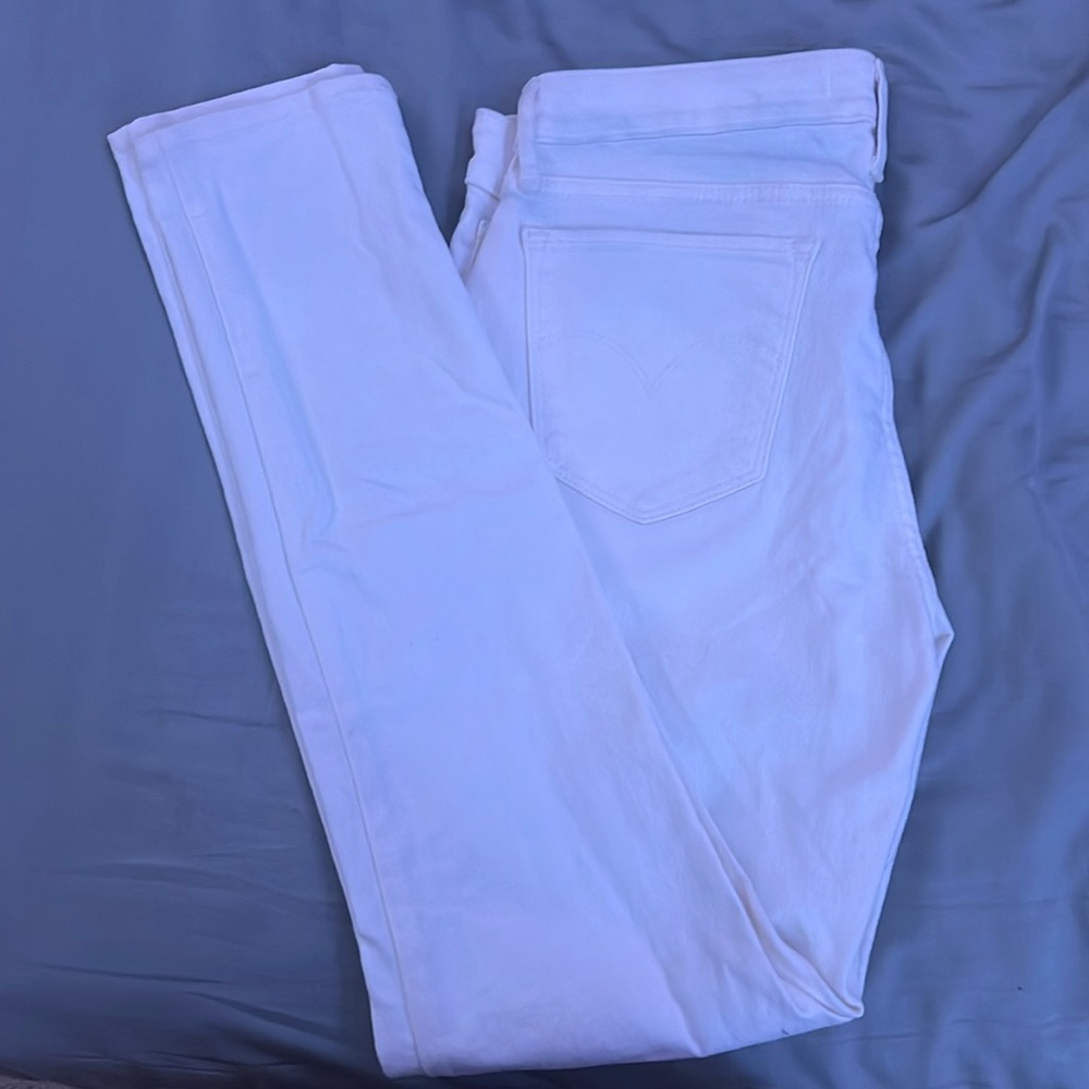 White Levi jeans